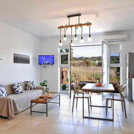 Livingfy Apt With Mountain View & Garden Vamos Esterno foto